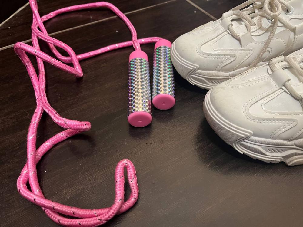 Прыжки на скакалке — эффективный способ сжечь калории и похудеть, считает врач по спортивной медицине